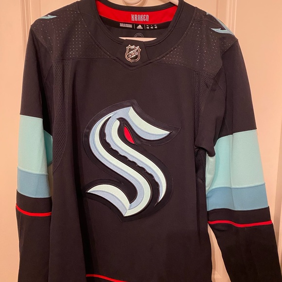 Seattle Kraken hockey jersey - Picture 2 of 4